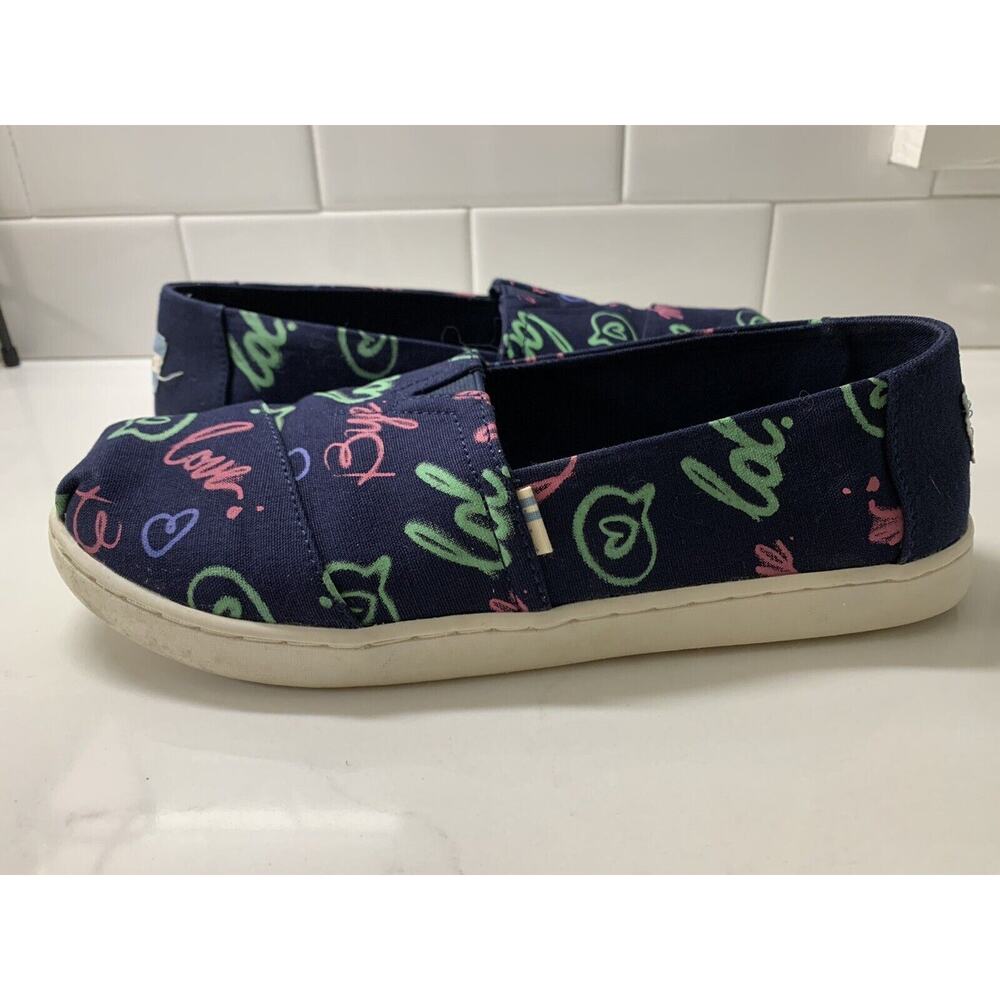 TOMS Shoes Youth Sz 5 Navy Griffiti Canvas Slip On Sneakers Spell Outs Comfort